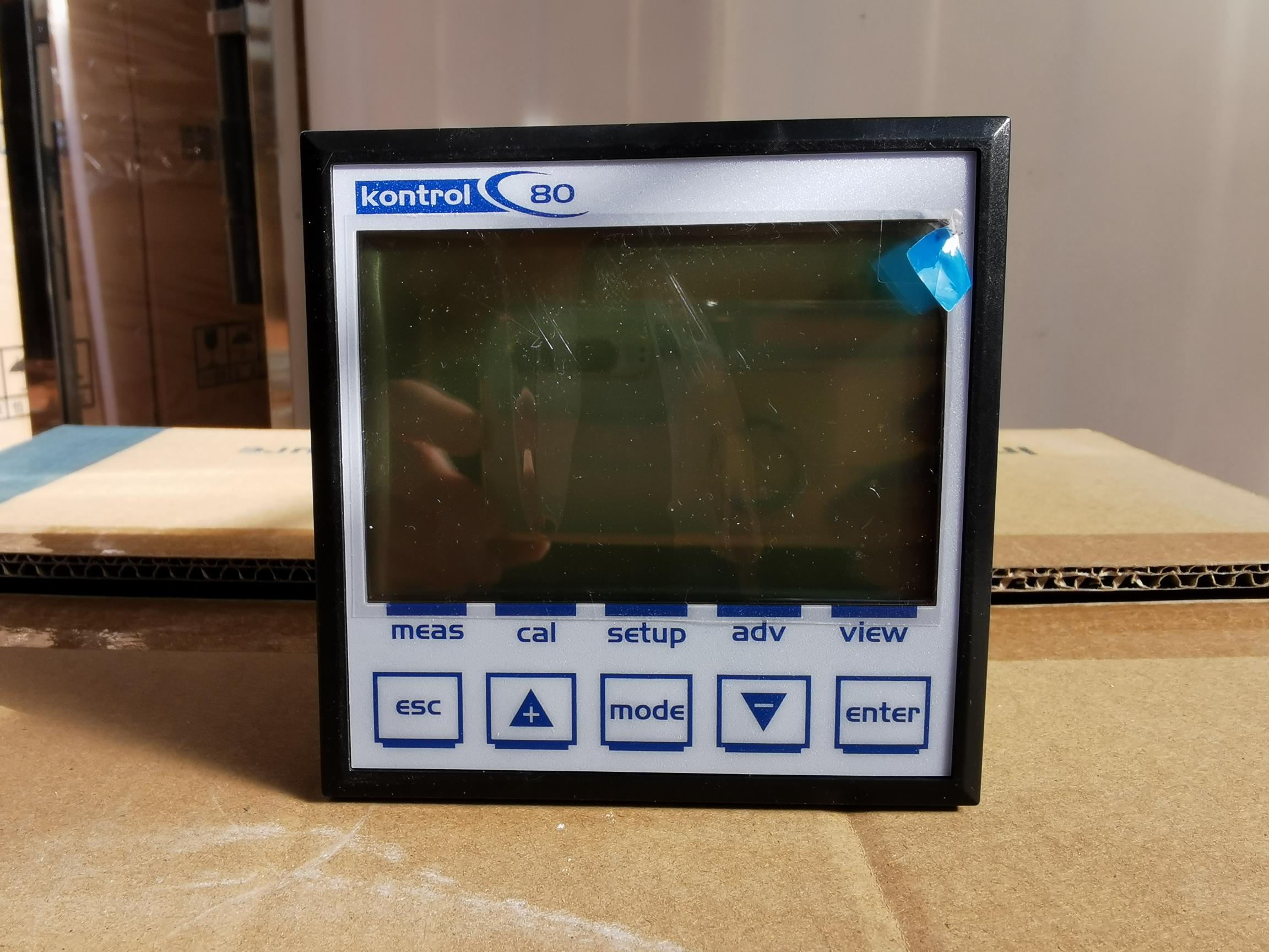 外形尺寸 96x96x42毫米，盤式安裝- 防護(hù)等級: IP65（前面板）,IP20（后蓋）- -10-150°C（溫度）- 精度: 0.1%- 2路繼電器: 250 VAC,5 A- 2路4-20 mA電流輸出，800OhmpH/ORP儀表量程: 0.00 - 14 pH; ± 2000 mV;-